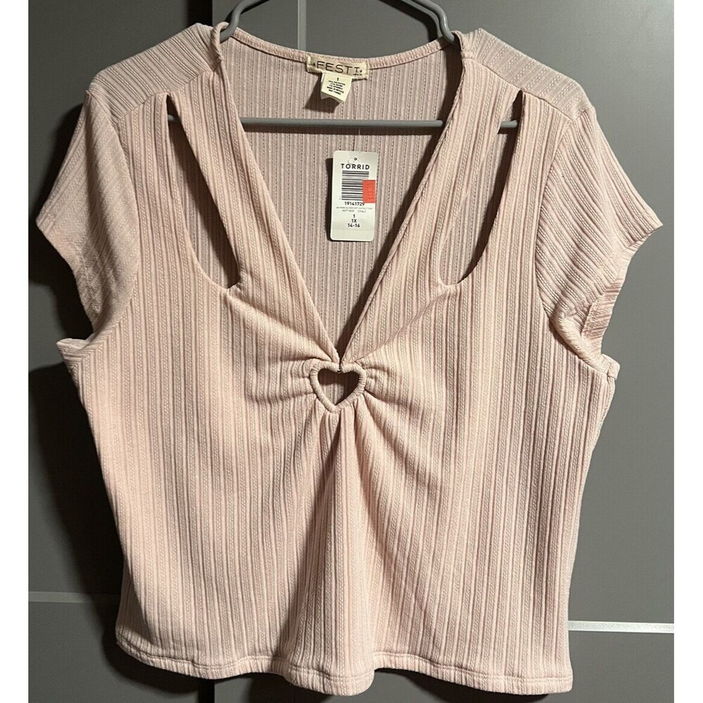 NWT Torrid Festi Womens Heart Cut Out Ribbed Short Sleeve T-Shirt Pink Size 1